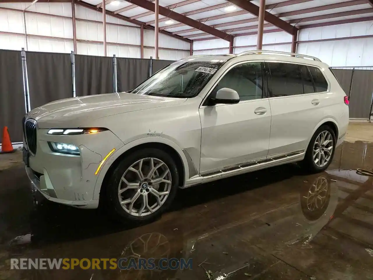 1 Photograph of a damaged car 5UX23EM00P9P20295 BMW X7 2023