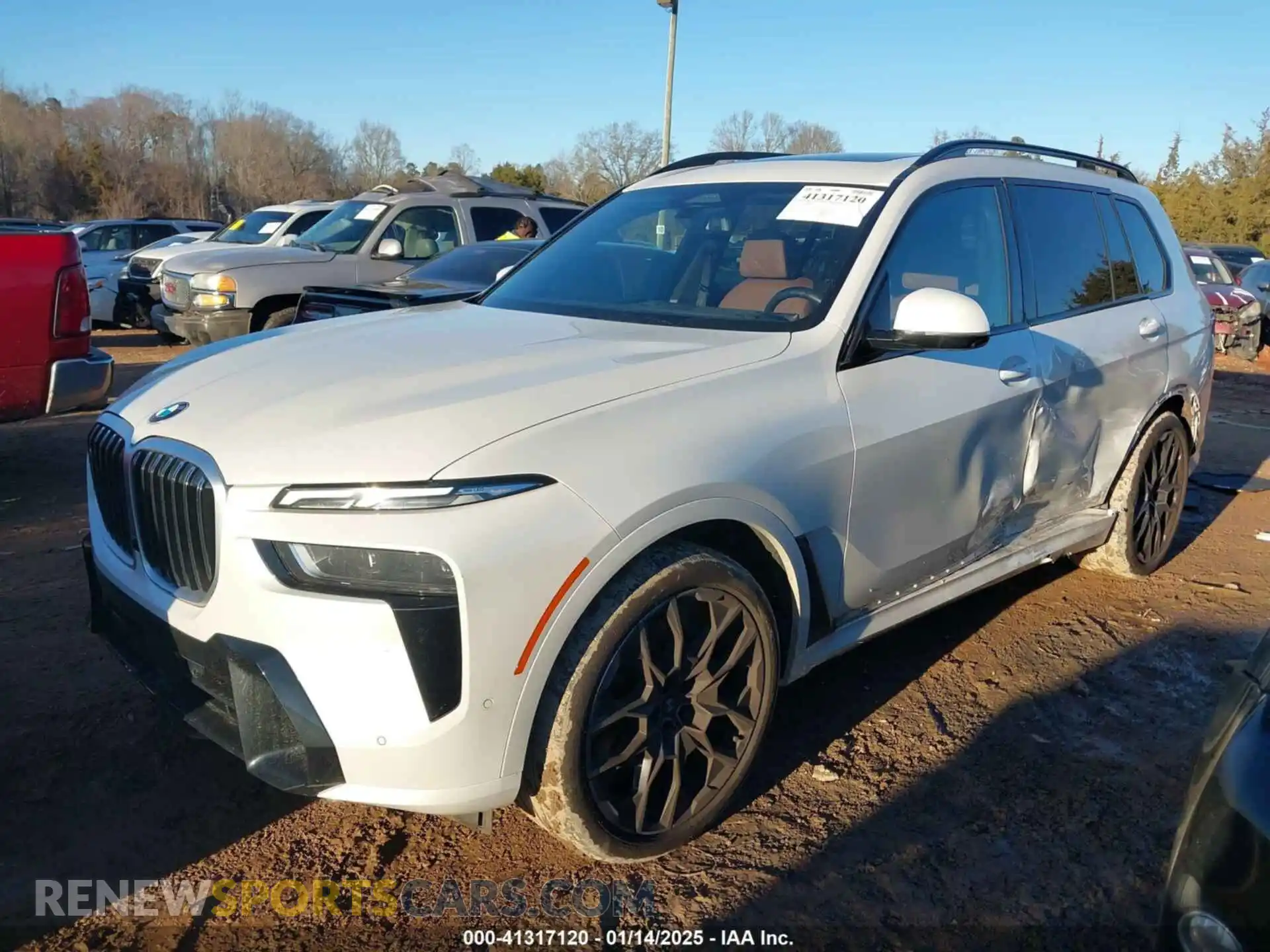 2 Photograph of a damaged car 5UX23EM00P9P66175 BMW X7 2023