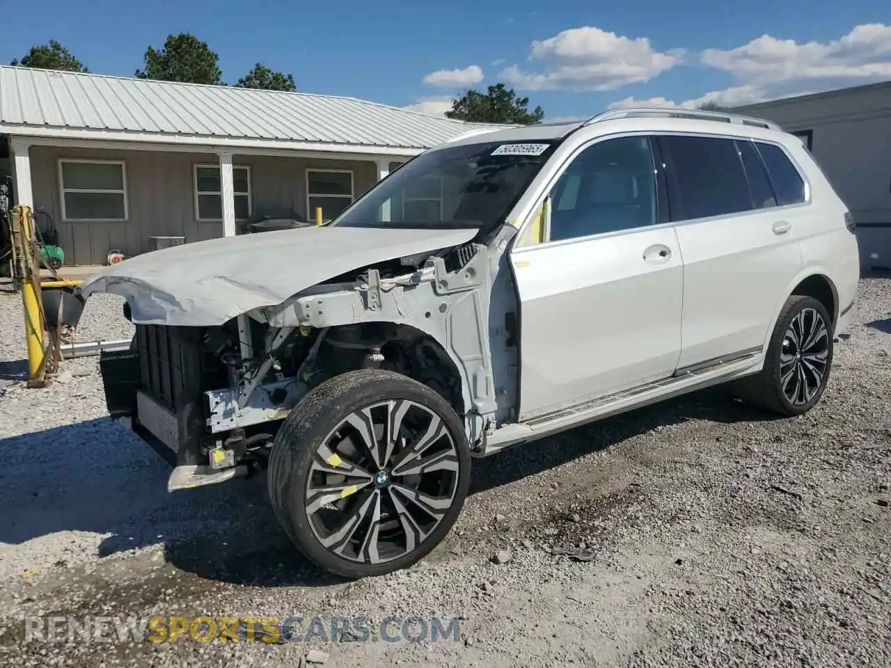 1 Photograph of a damaged car 5UX23EM00P9R40276 BMW X7 2023