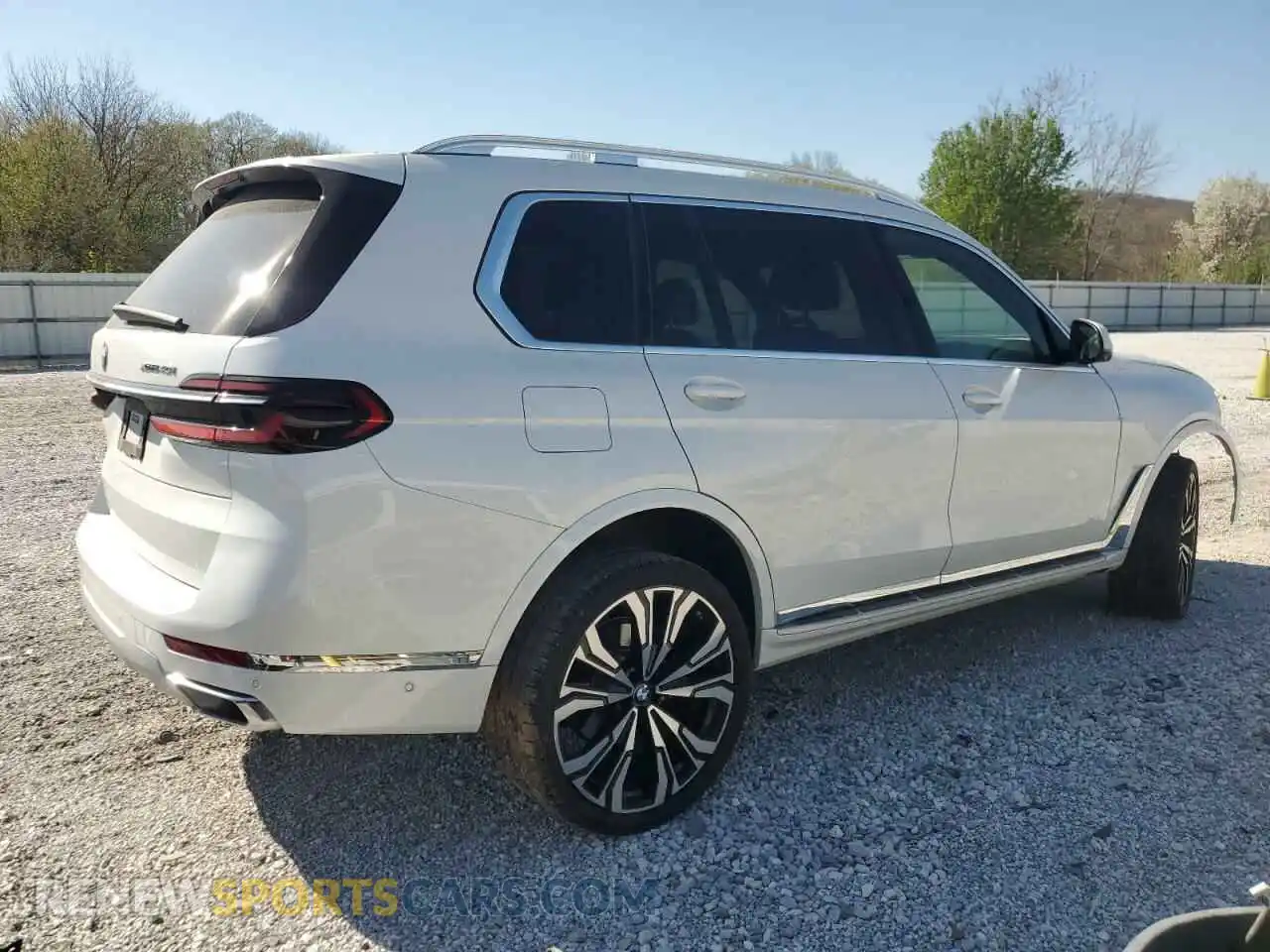 3 Photograph of a damaged car 5UX23EM00P9R40276 BMW X7 2023