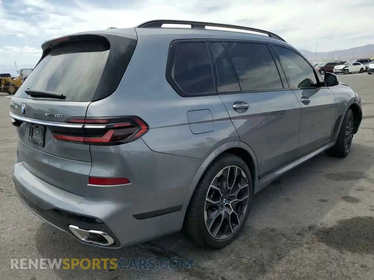 3 Photograph of a damaged car 5UX23EM00P9R47213 BMW X7 2023