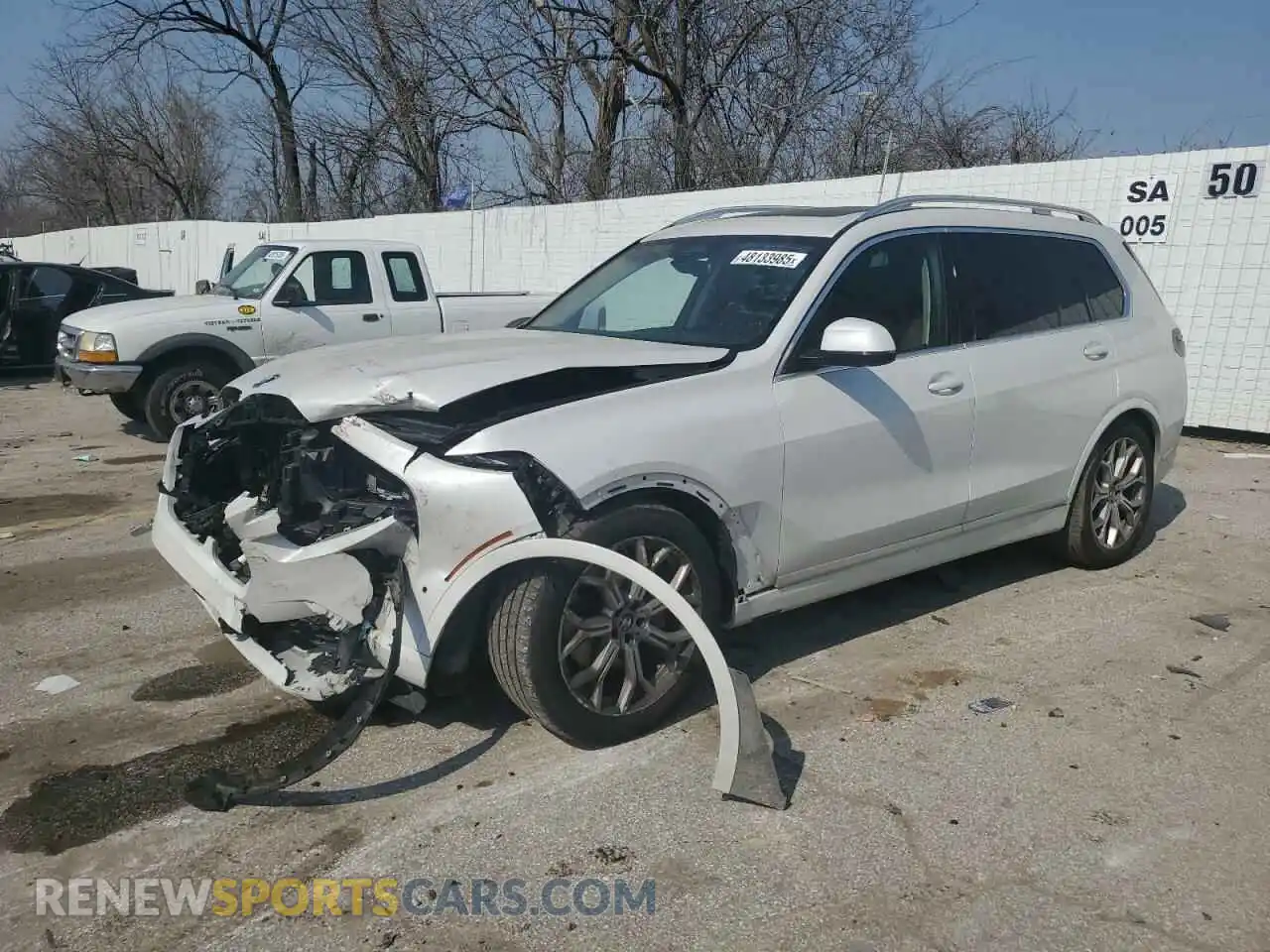 1 Photograph of a damaged car 5UX23EM00P9R88800 BMW X7 2023
