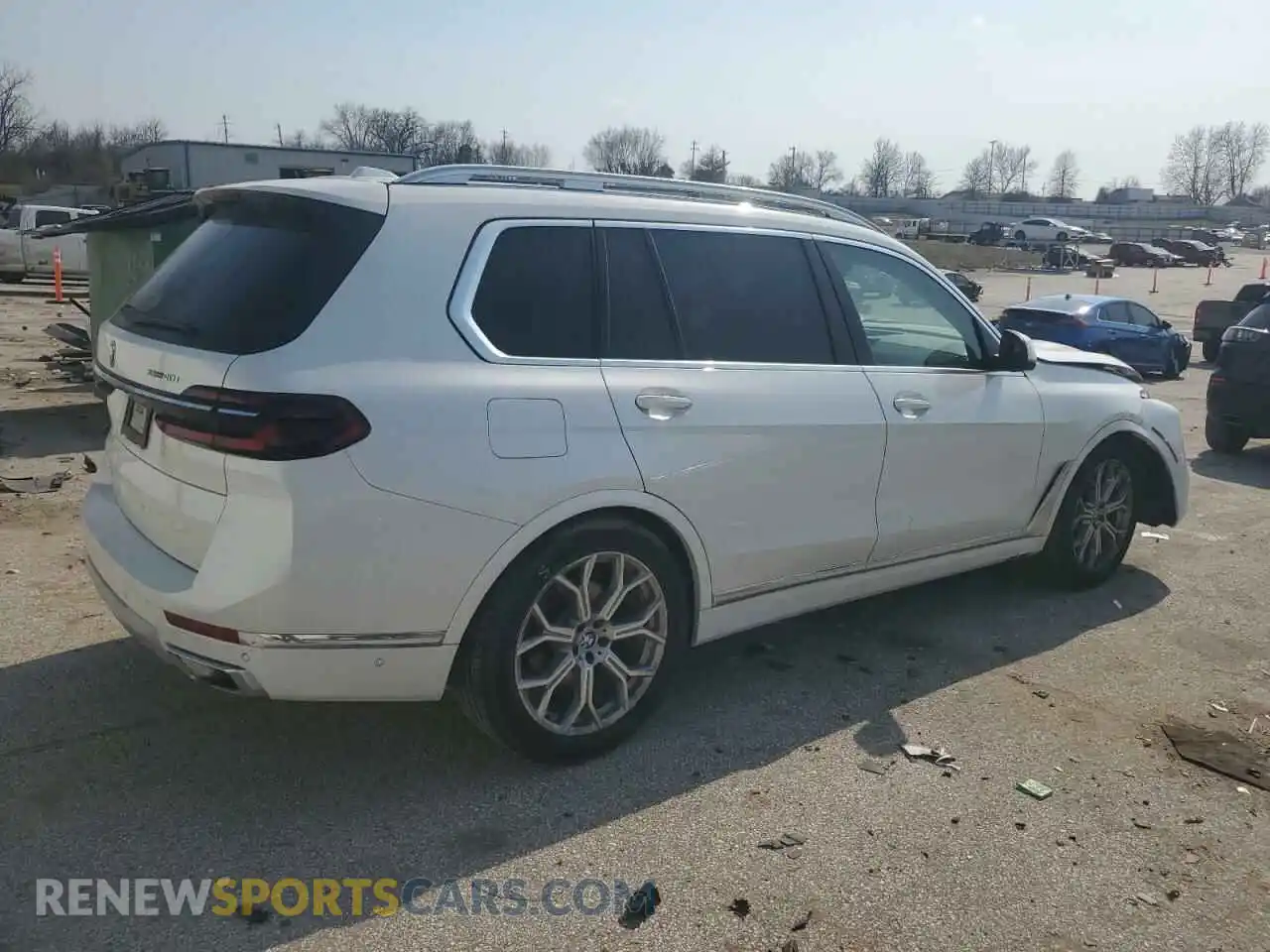3 Photograph of a damaged car 5UX23EM00P9R88800 BMW X7 2023