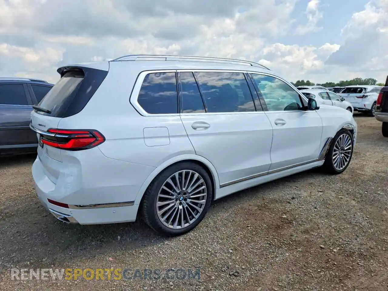 3 fotografías del automóvil dañado 5UX23EM01P9N67636 BMW X7 2023