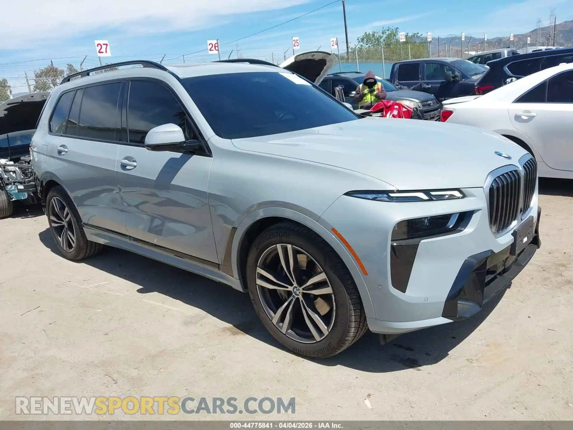 1 Photograph of a damaged car 5UX23EM01P9N85182 BMW X7 2023