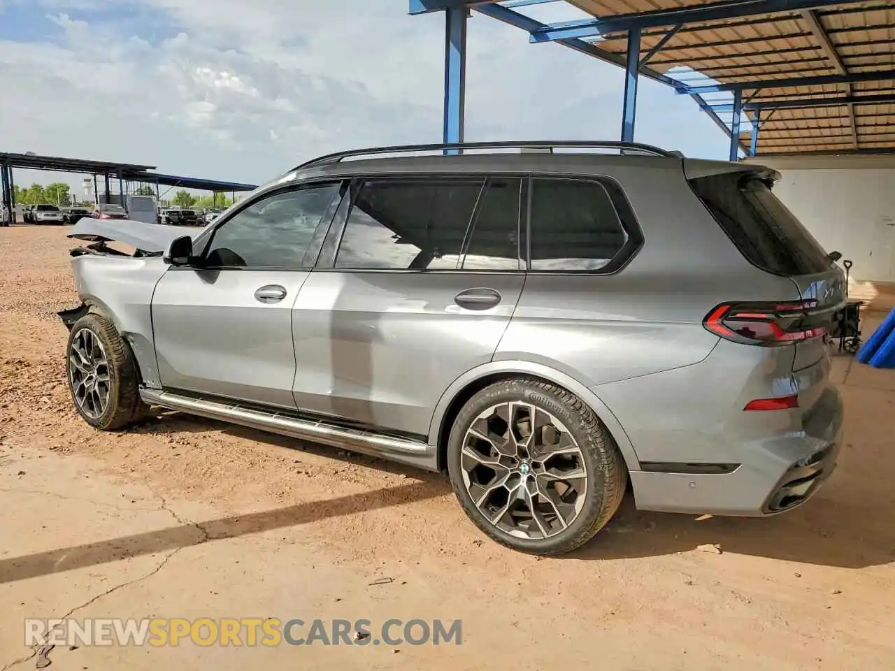 2 fotografías del automóvil dañado 5UX23EM01P9P50177 BMW X7 2023