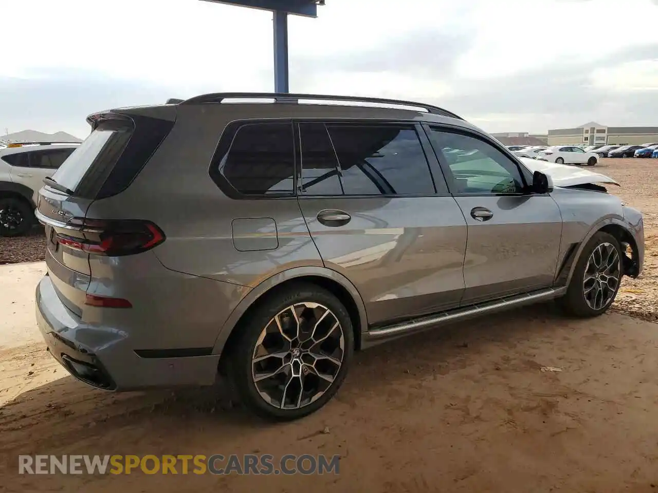 3 fotografías del automóvil dañado 5UX23EM01P9P50177 BMW X7 2023