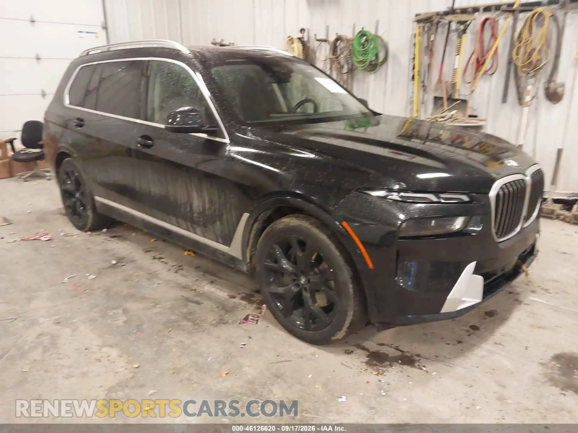 1 Photograph of a damaged car 5UX23EM01P9P76035 BMW X7 2023