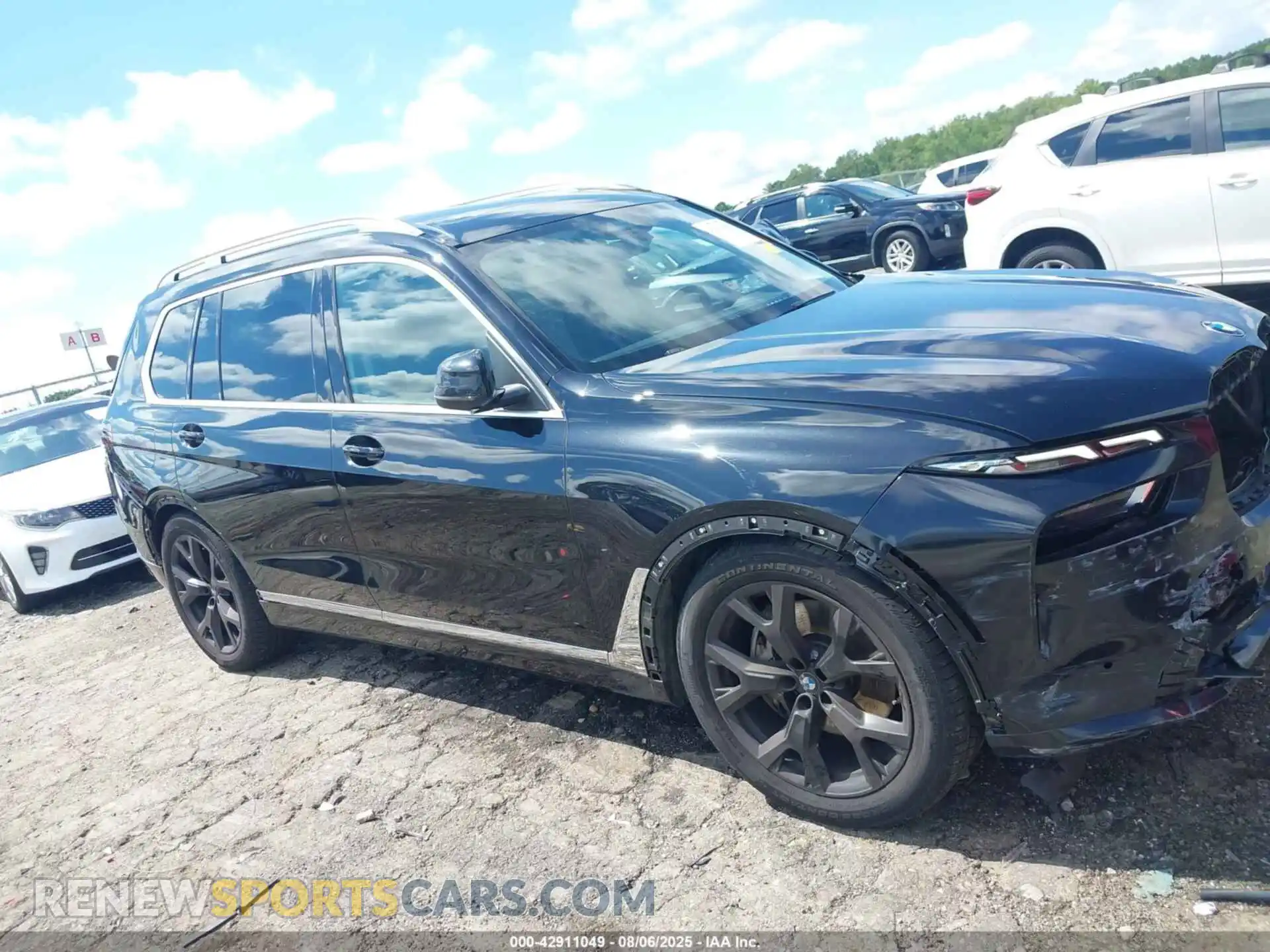 1 Photograph of a damaged car 5UX23EM01P9R02975 BMW X7 2023