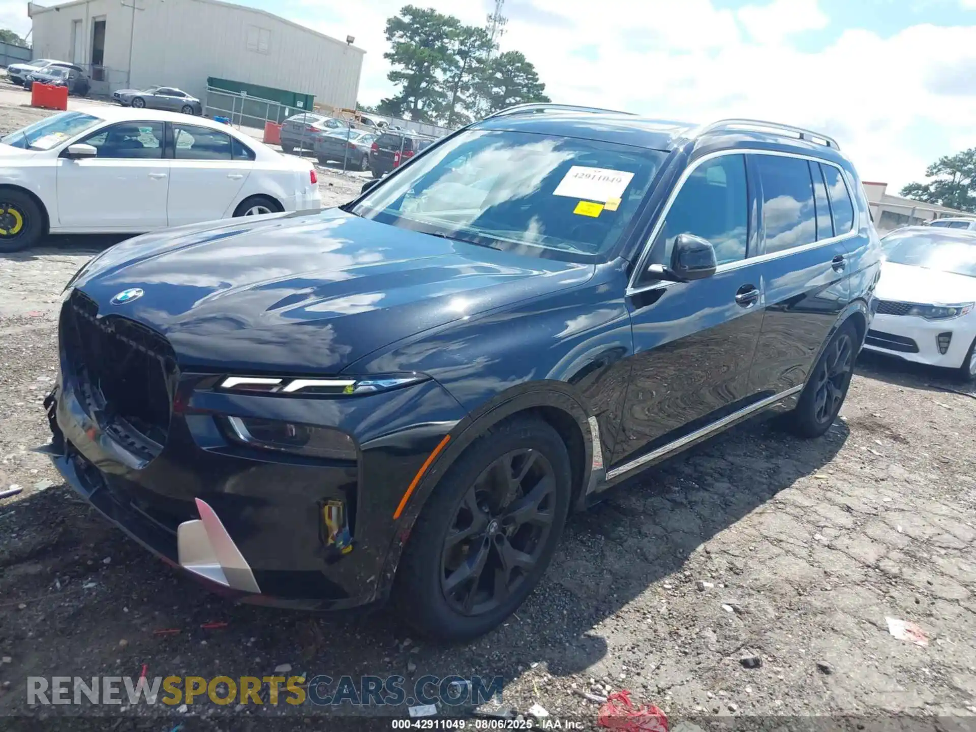 2 Photograph of a damaged car 5UX23EM01P9R02975 BMW X7 2023