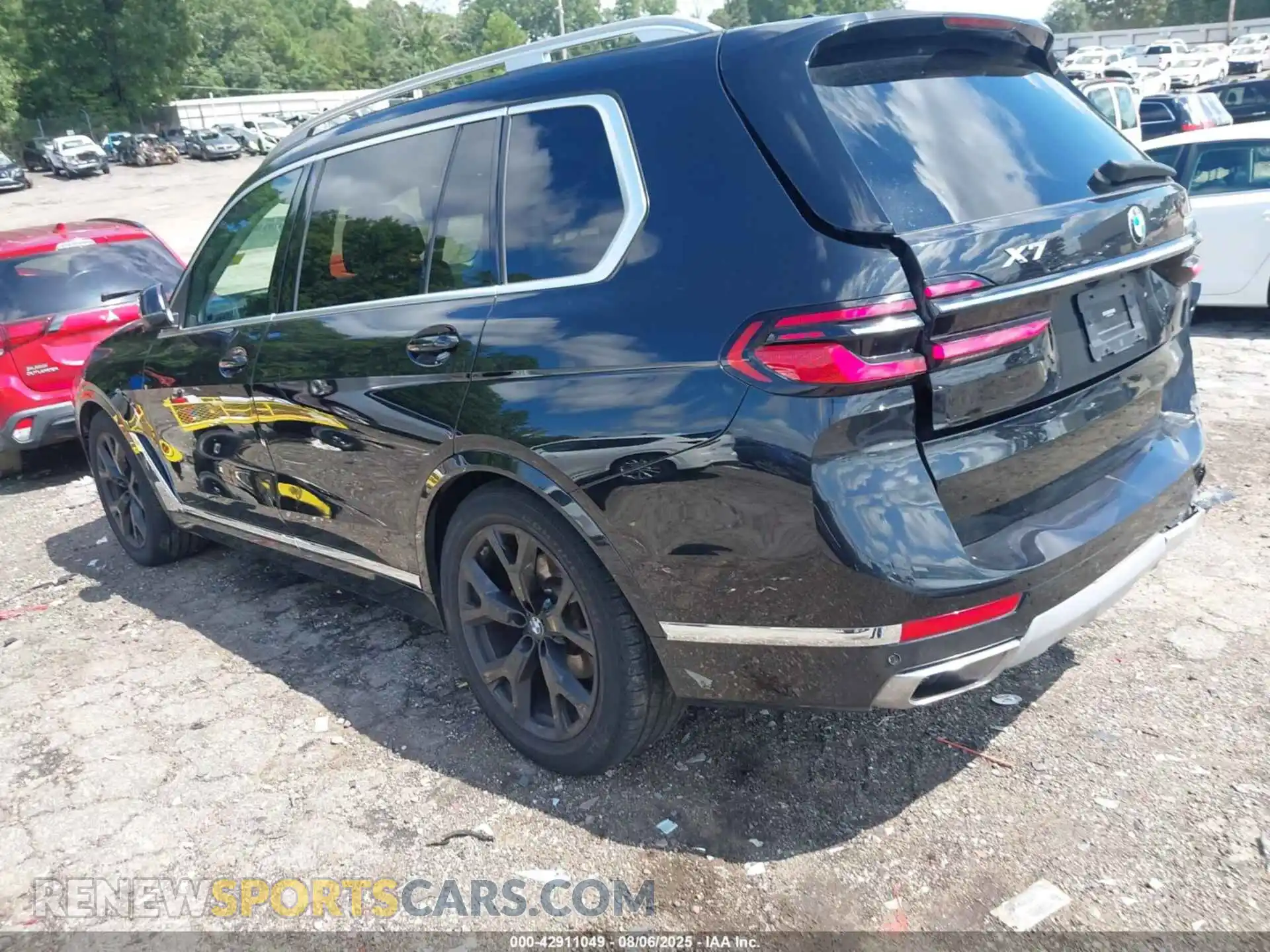 3 Photograph of a damaged car 5UX23EM01P9R02975 BMW X7 2023