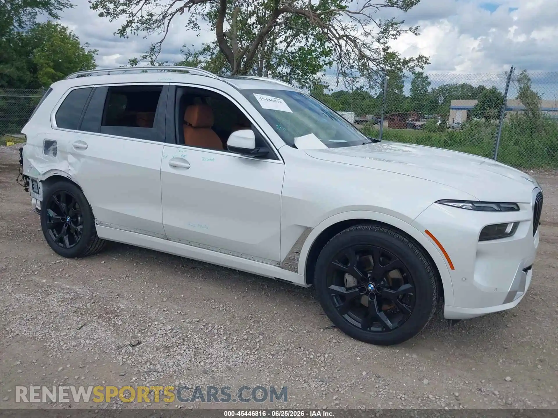 1 Фотография поврежденного автомобиля 5UX23EM01P9R06766 BMW X7 2023