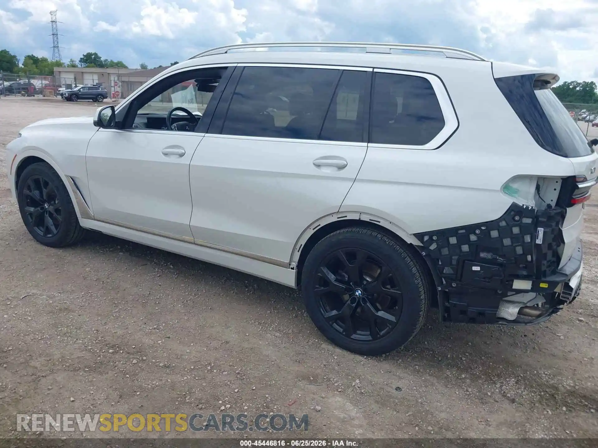 3 Фотография поврежденного автомобиля 5UX23EM01P9R06766 BMW X7 2023