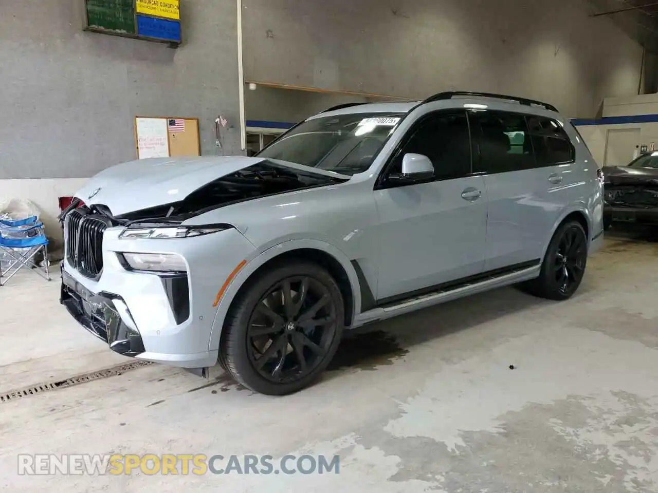 1 Photograph of a damaged car 5UX23EM01P9R78454 BMW X7 2023