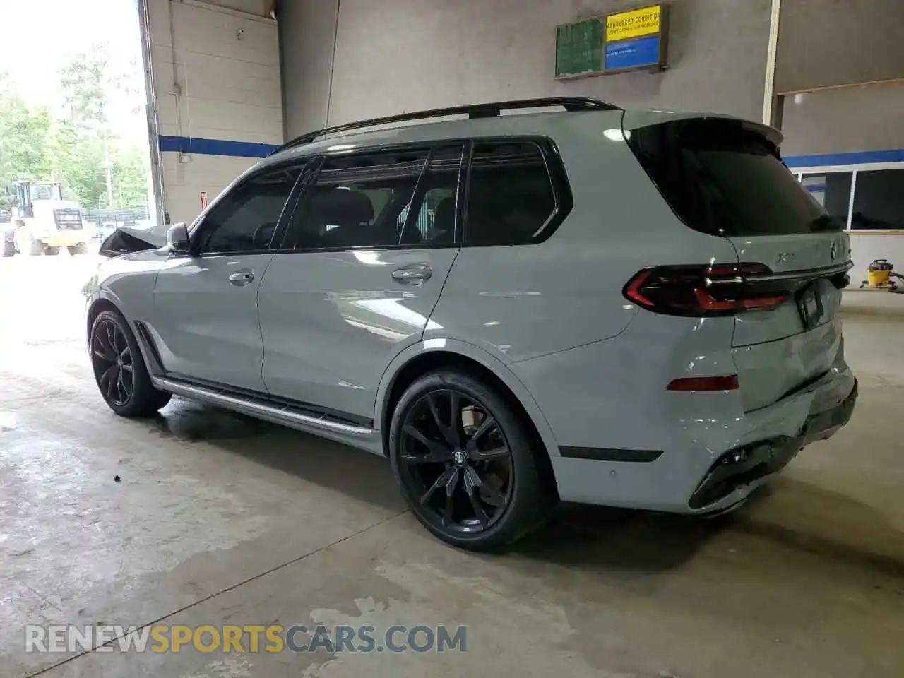 2 Photograph of a damaged car 5UX23EM01P9R78454 BMW X7 2023