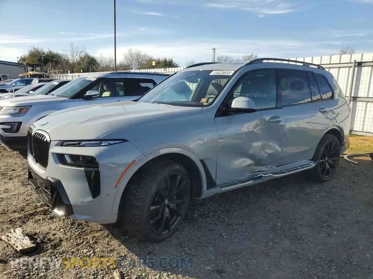 1 Photograph of a damaged car 5UX23EM01P9S04138 BMW X7 2023