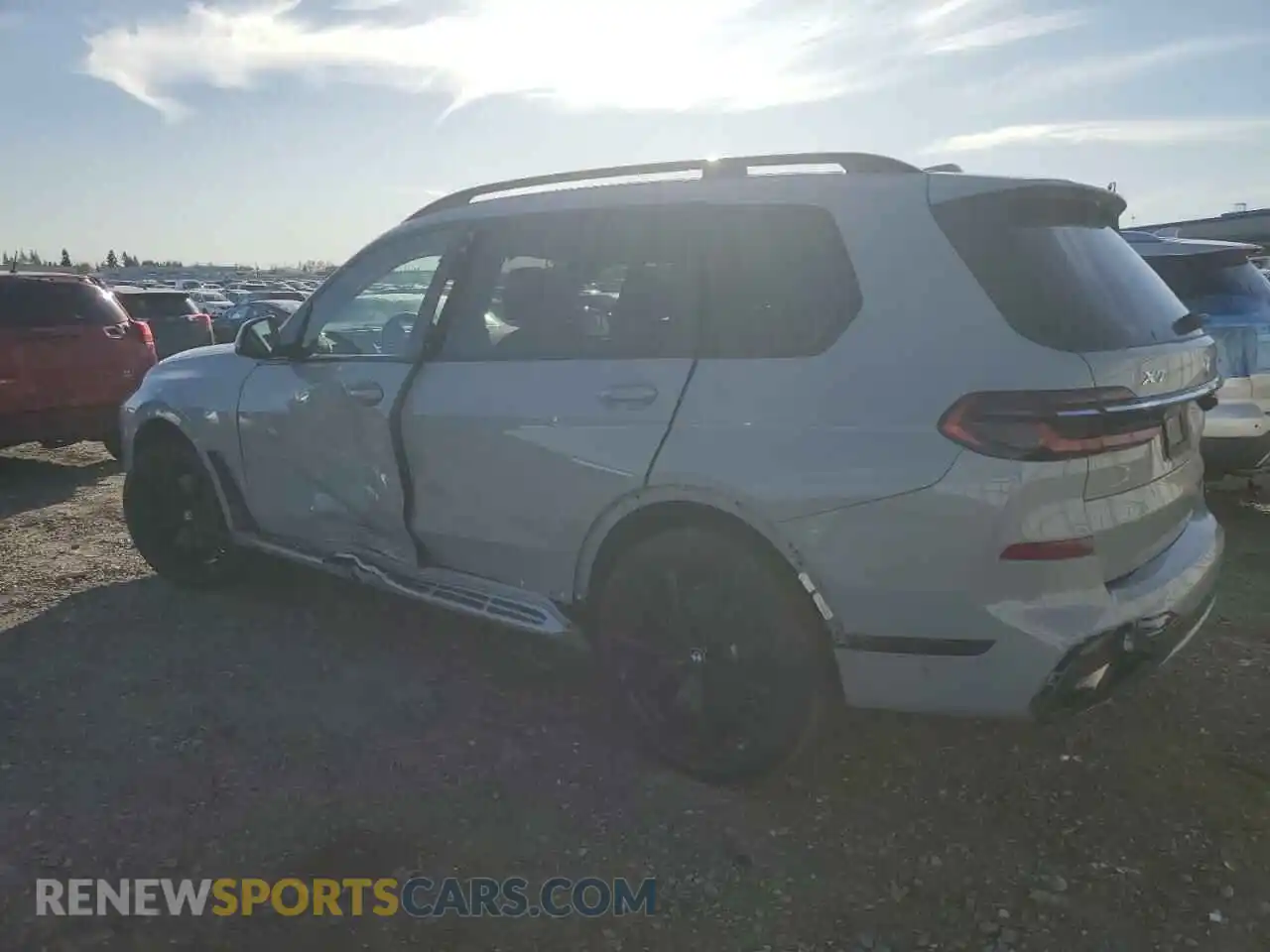2 Photograph of a damaged car 5UX23EM01P9S04138 BMW X7 2023