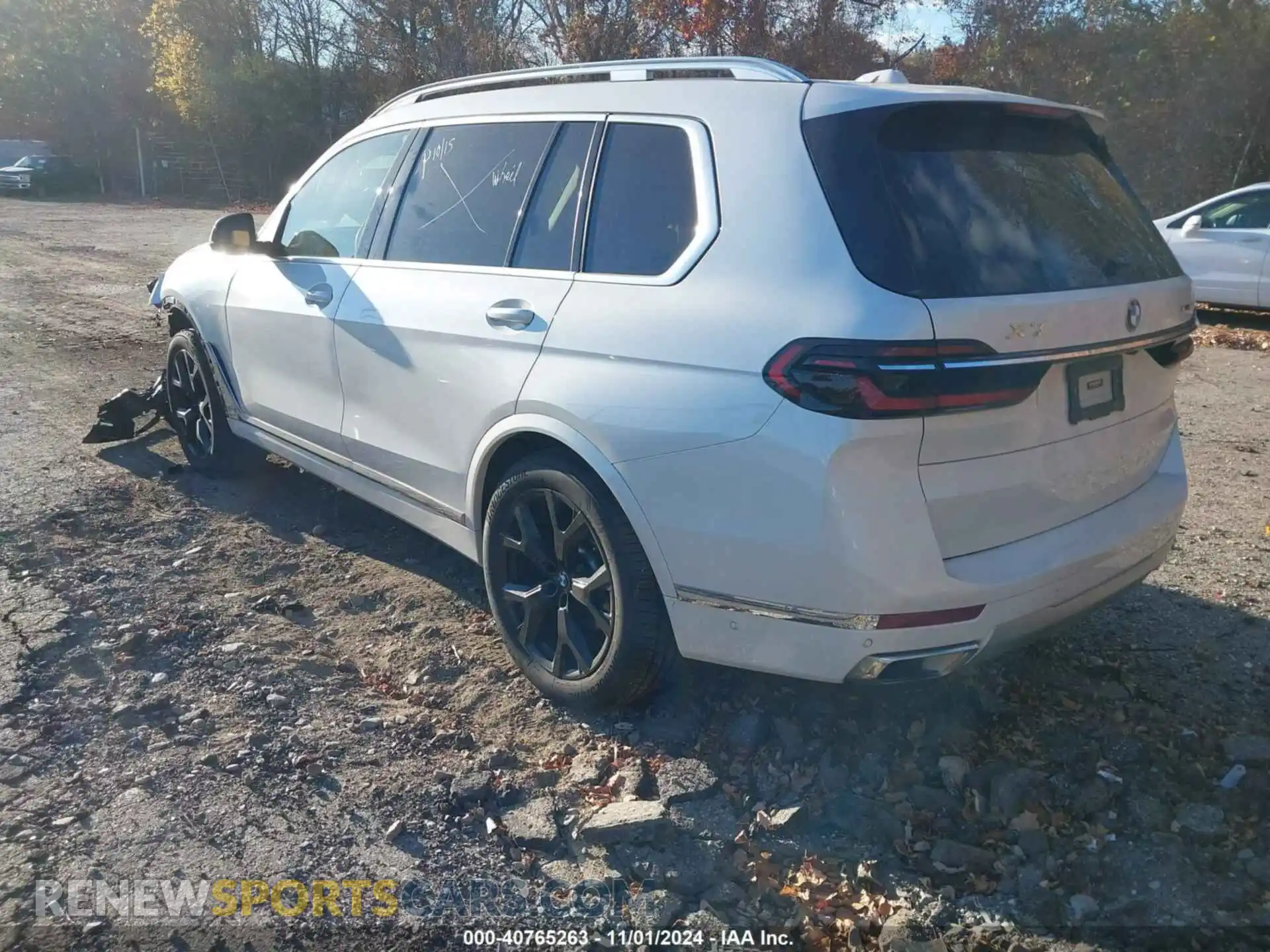 3 Photograph of a damaged car 5UX23EM02P9N62414 BMW X7 2023