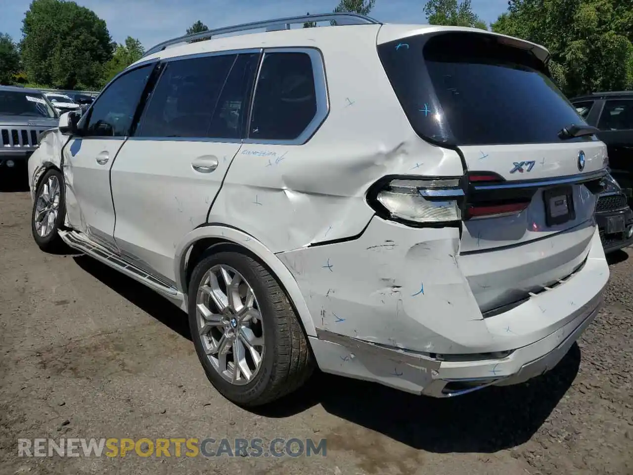 2 Photograph of a damaged car 5UX23EM02P9N62493 BMW X7 2023