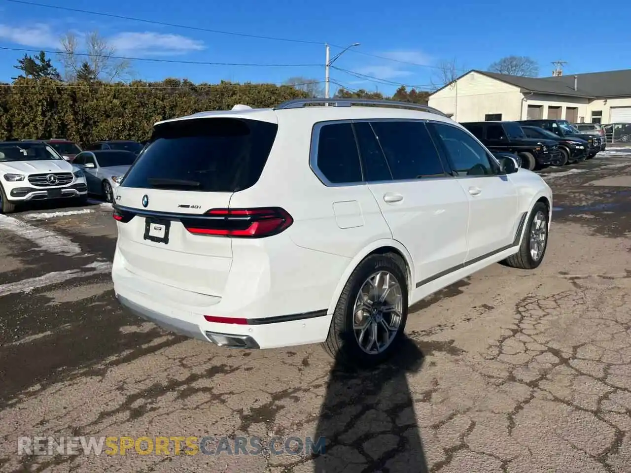 3 Photograph of a damaged car 5UX23EM02P9R06825 BMW X7 2023