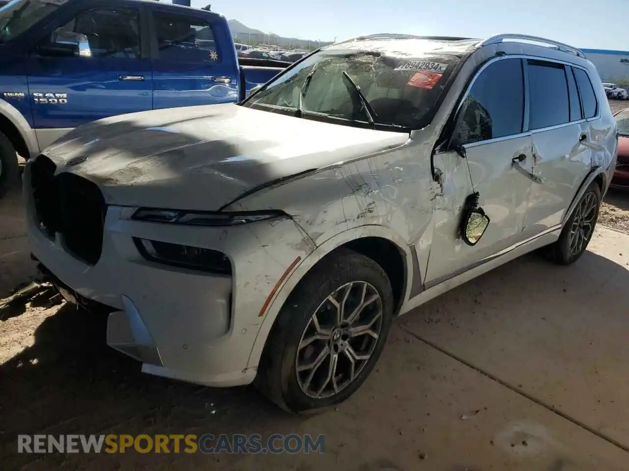 1 Photograph of a damaged car 5UX23EM02P9R84960 BMW X7 2023
