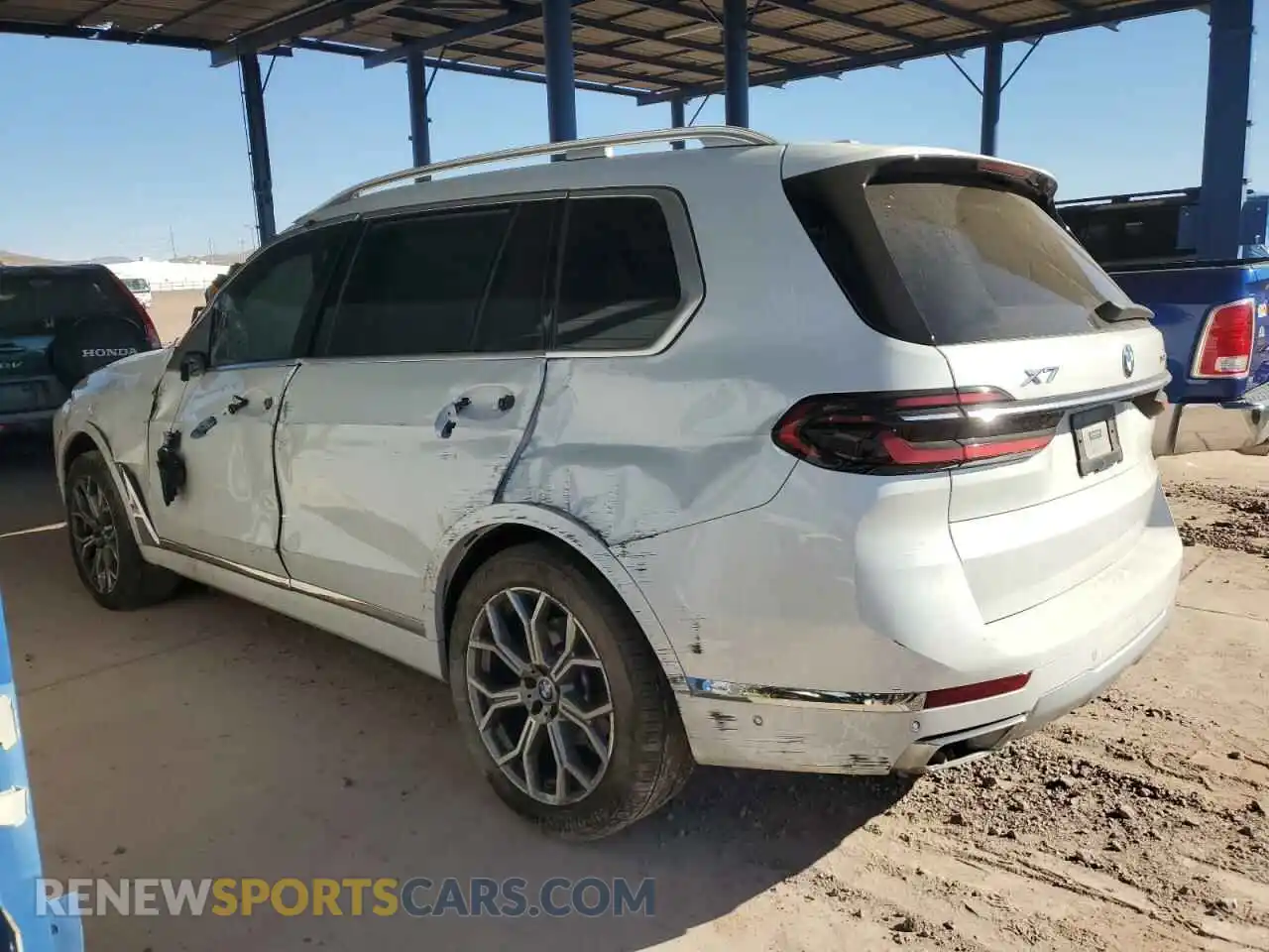 2 Photograph of a damaged car 5UX23EM02P9R84960 BMW X7 2023