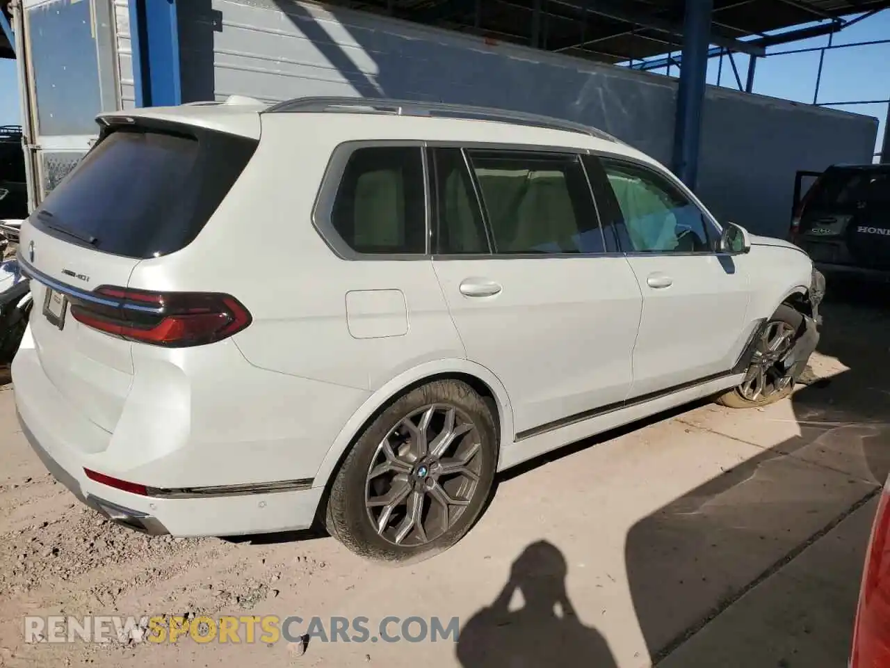 3 Photograph of a damaged car 5UX23EM02P9R84960 BMW X7 2023