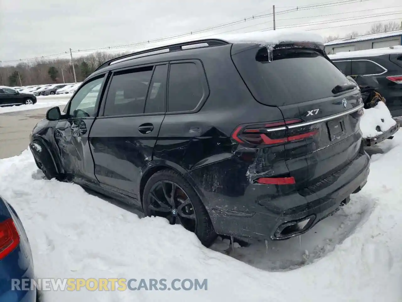 2 Photograph of a damaged car 5UX23EM03P9P28696 BMW X7 2023