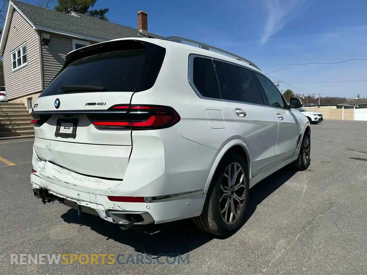 3 Photograph of a damaged car 5UX23EM03P9P67515 BMW X7 2023