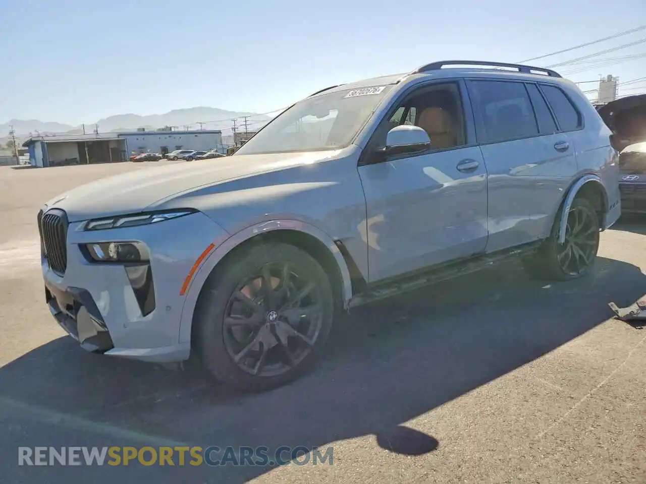 1 Photograph of a damaged car 5UX23EM03P9P92642 BMW X7 2023