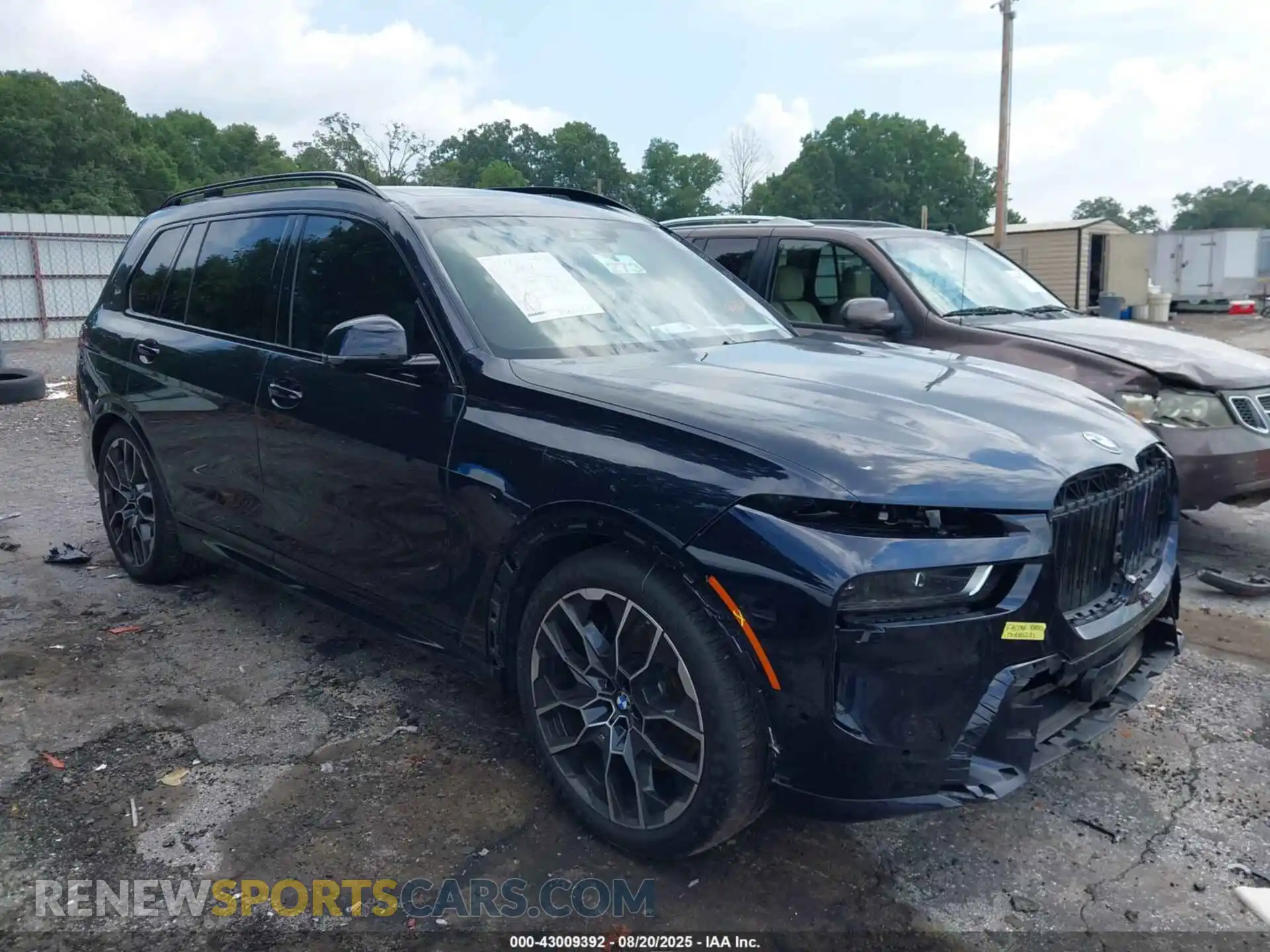 1 Photograph of a damaged car 5UX23EM03P9R26615 BMW X7 2023