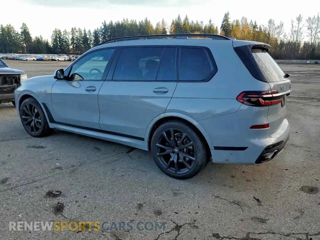 2 Photograph of a damaged car 5UX23EM03P9R30194 BMW X7 2023