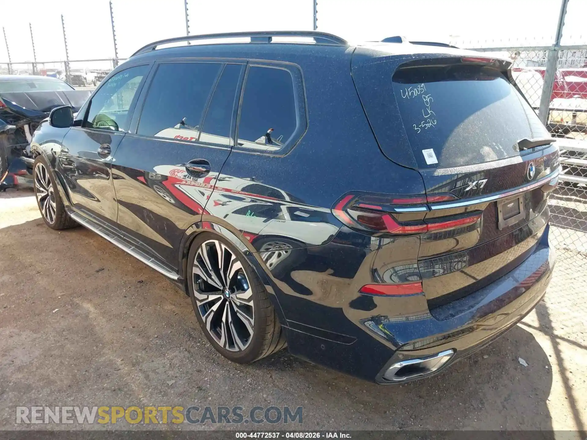 3 fotografías del automóvil dañado 5UX23EM03P9R54267 BMW X7 2023