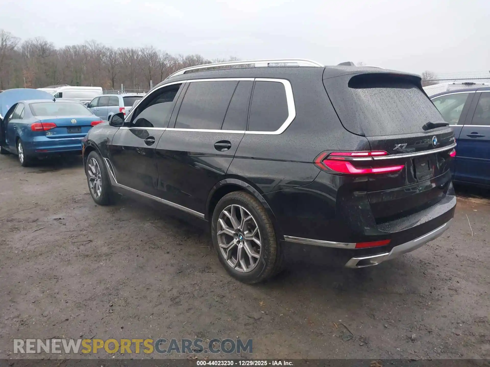 3 Photograph of a damaged car 5UX23EM03P9R82988 BMW X7 2023