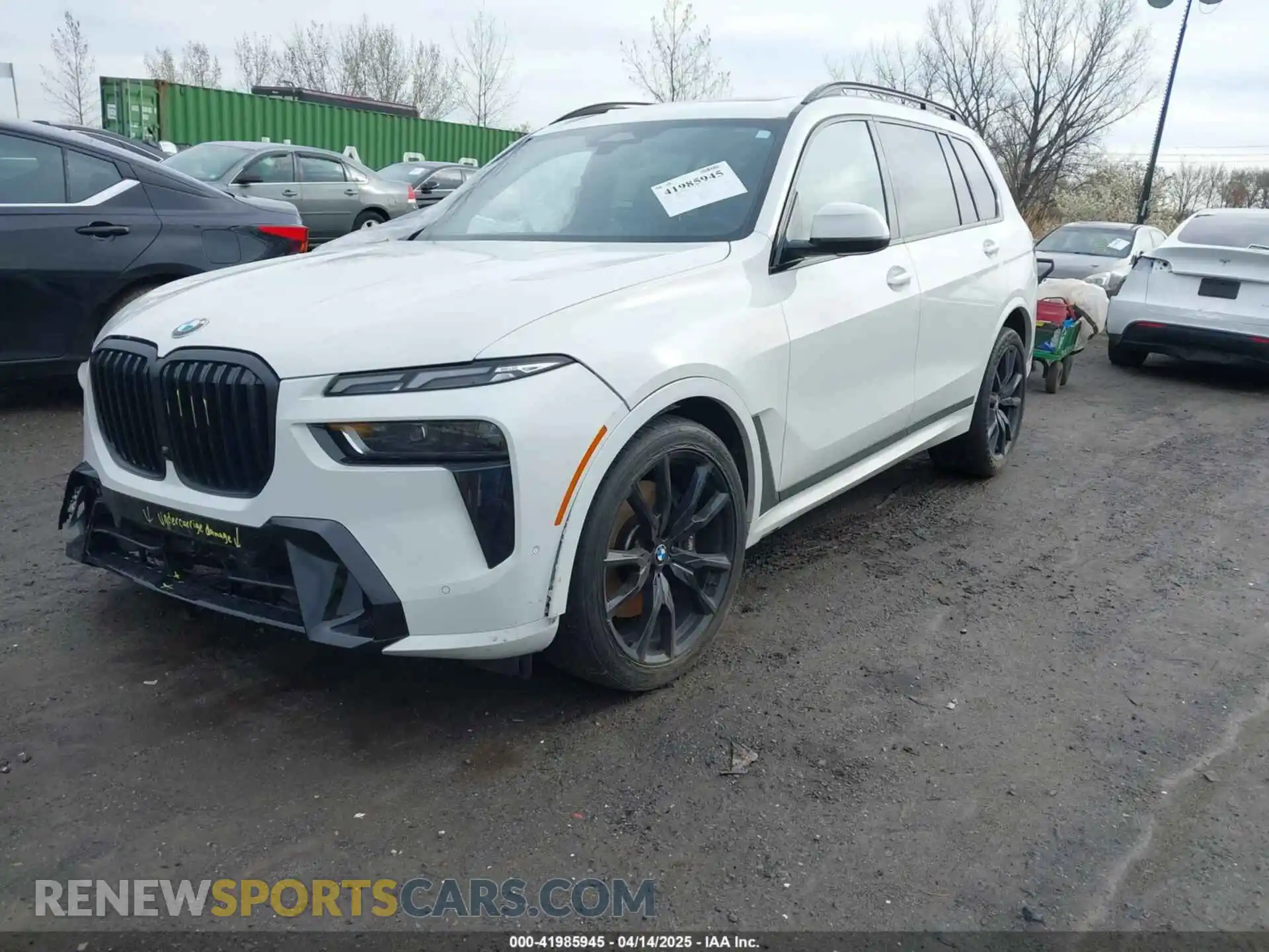 2 Photograph of a damaged car 5UX23EM04P9P37116 BMW X7 2023
