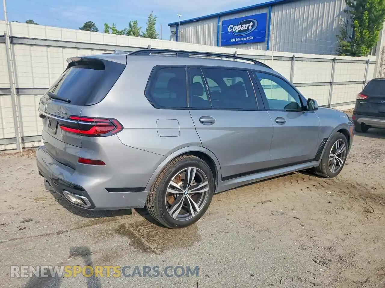 3 fotografías del automóvil dañado 5UX23EM04P9R40684 BMW X7 2023