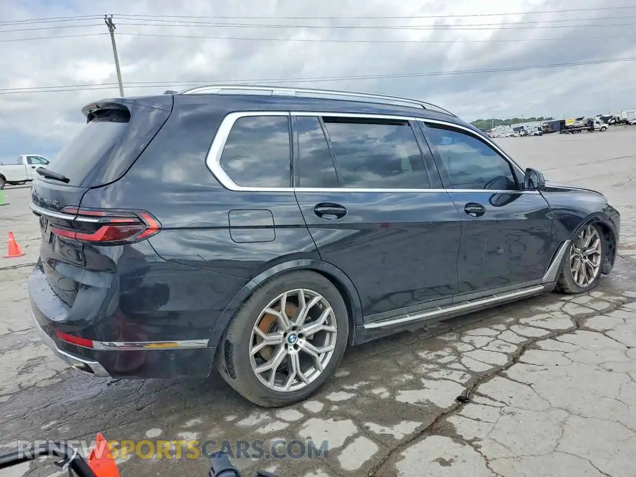 3 fotografías del automóvil dañado 5UX23EM04P9R56089 BMW X7 2023