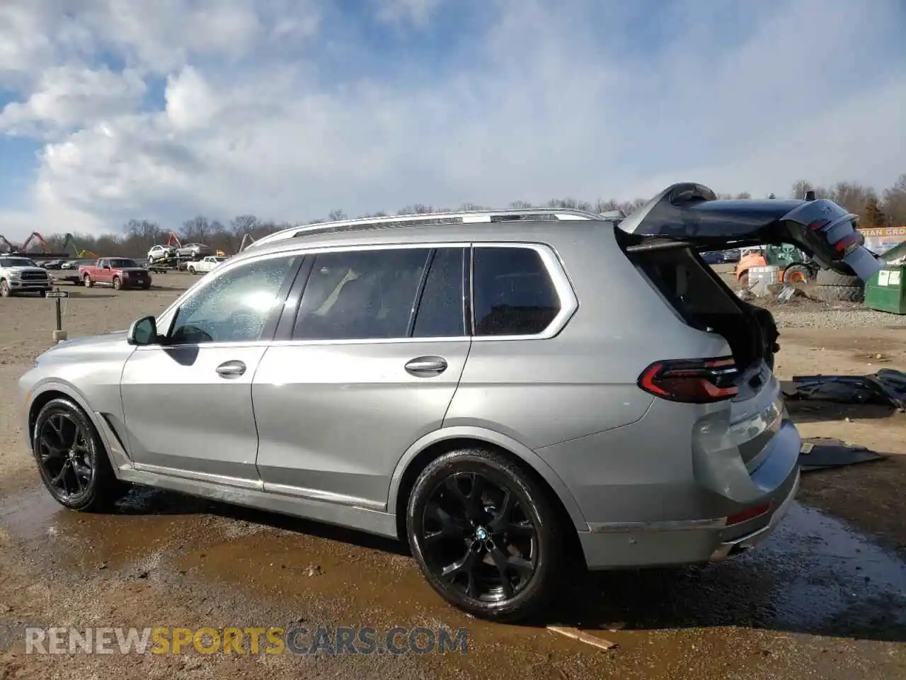 2 Photograph of a damaged car 5UX23EM05P9N55814 BMW X7 2023