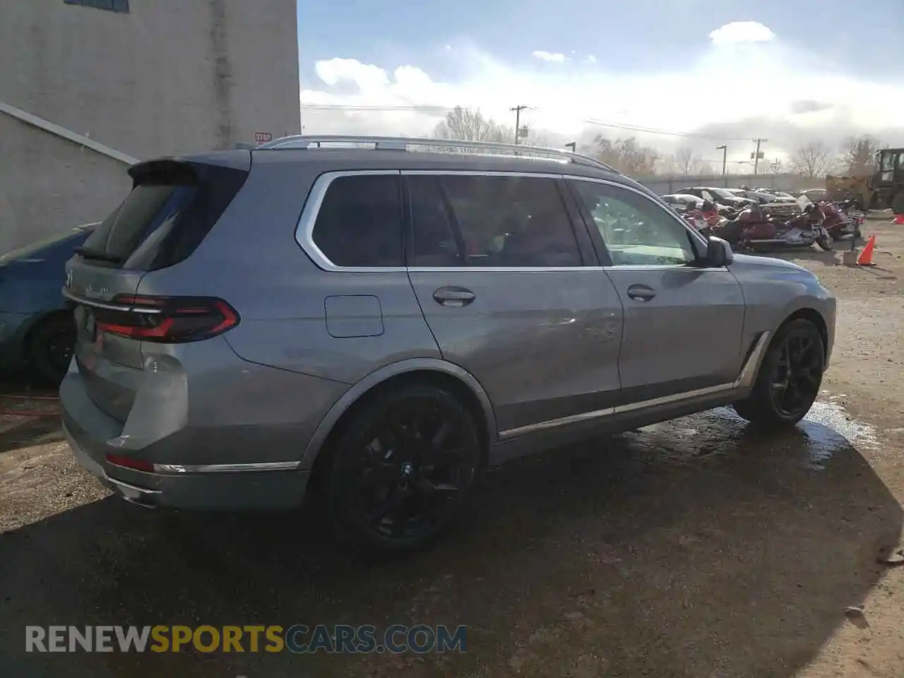 3 Photograph of a damaged car 5UX23EM05P9N55814 BMW X7 2023