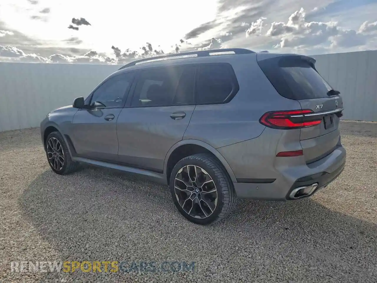 2 Фотография поврежденного автомобиля 5UX23EM05P9R00100 BMW X7 2023