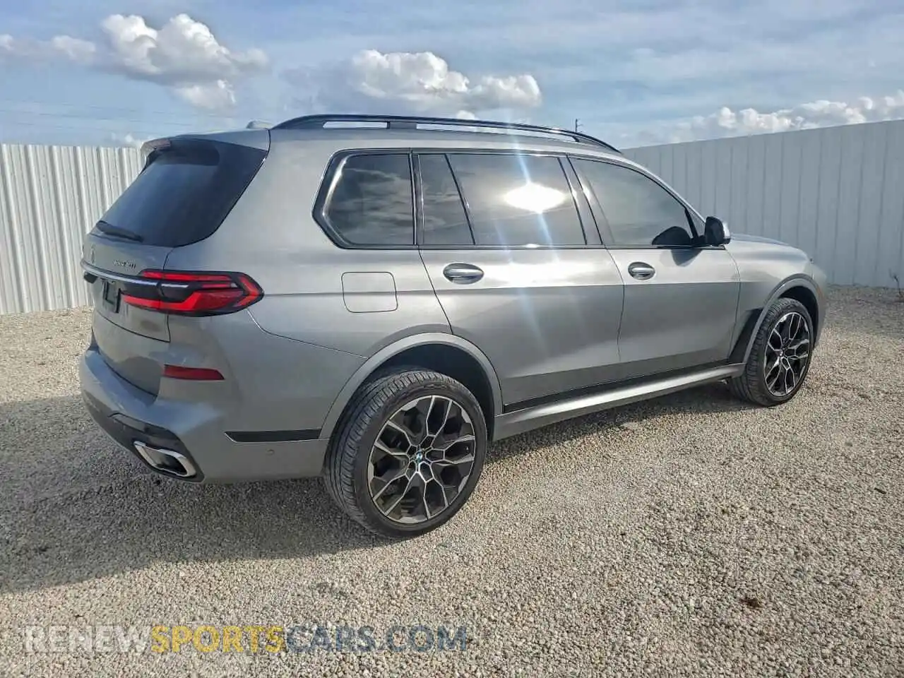 3 Фотография поврежденного автомобиля 5UX23EM05P9R00100 BMW X7 2023