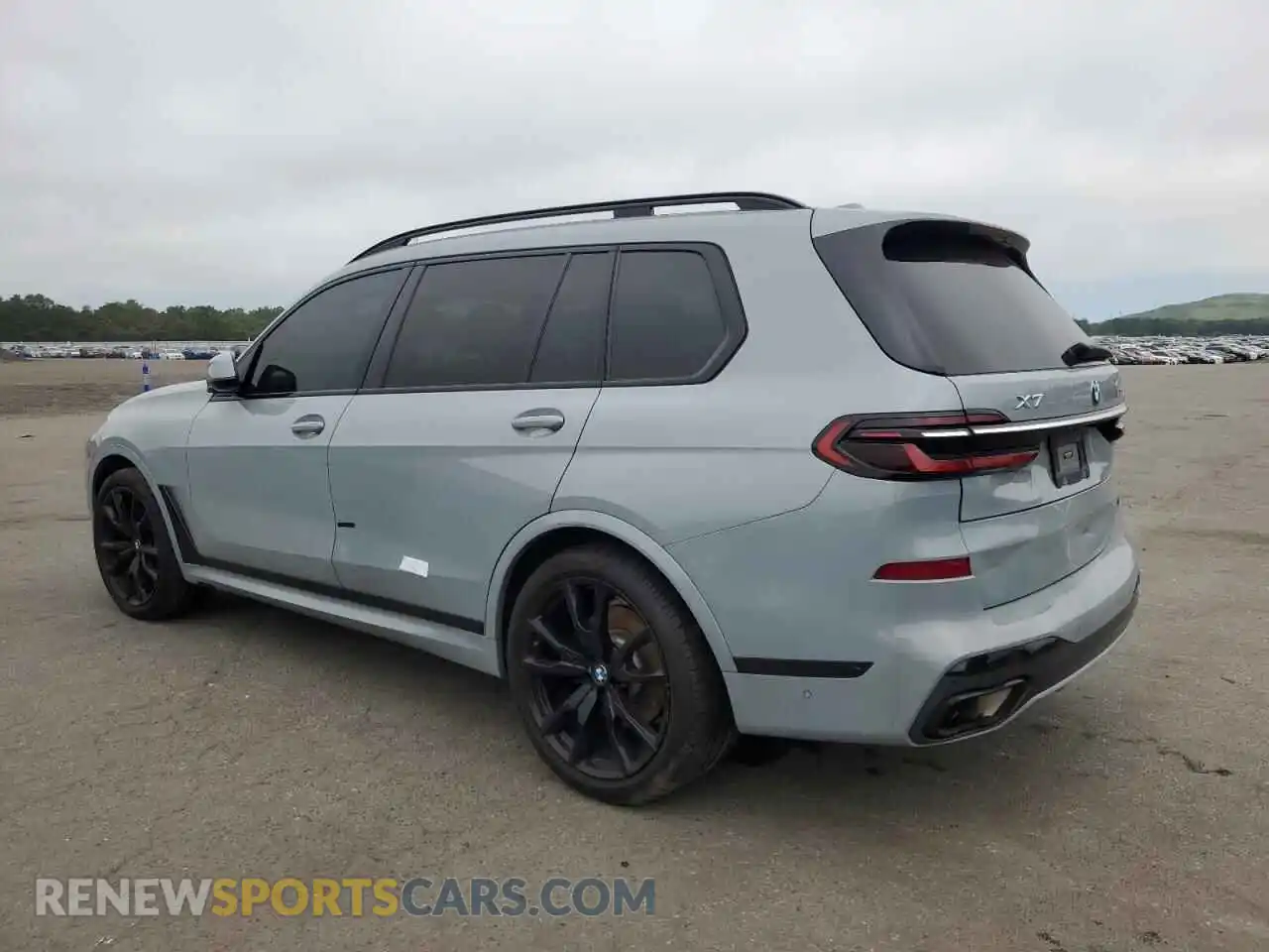 2 Фотография поврежденного автомобиля 5UX23EM05P9R29807 BMW X7 2023