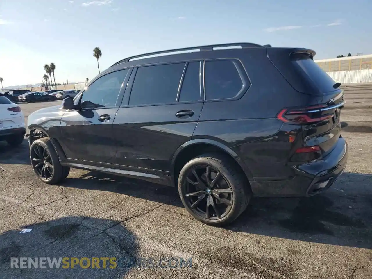 2 Photograph of a damaged car 5UX23EM05P9R34957 BMW X7 2023