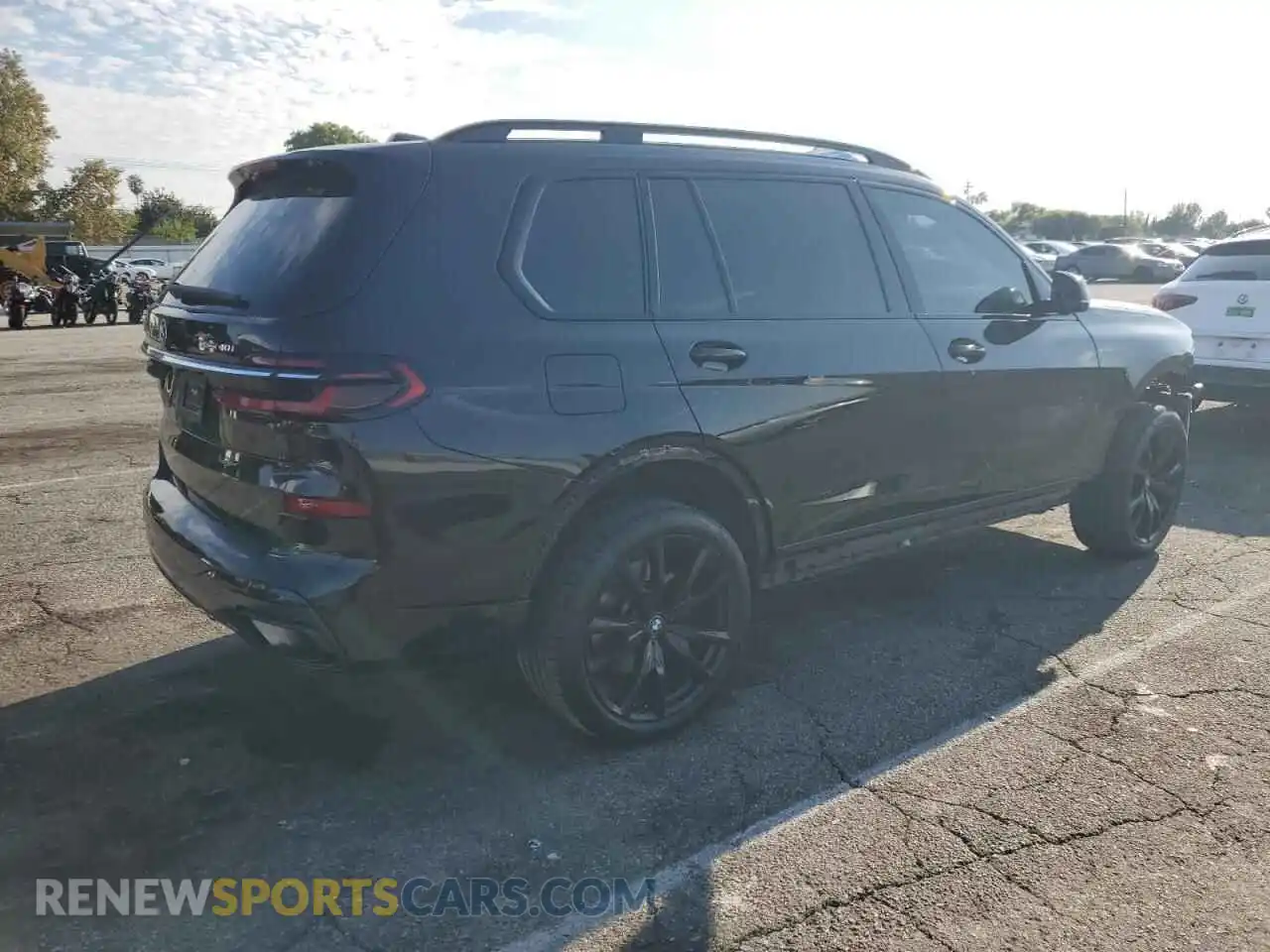 3 Photograph of a damaged car 5UX23EM05P9R34957 BMW X7 2023