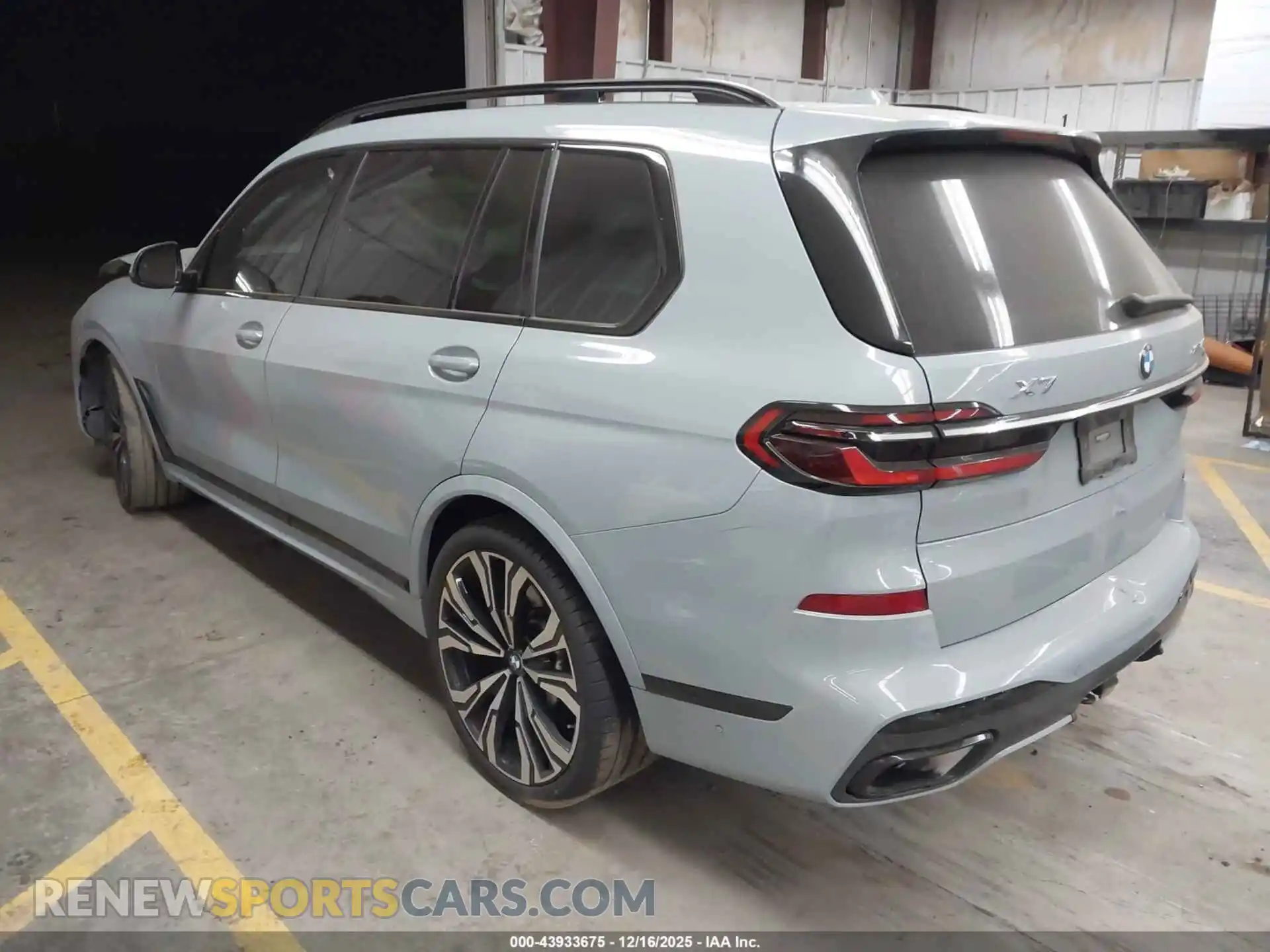 3 fotografías del automóvil dañado 5UX23EM05P9R58577 BMW X7 2023