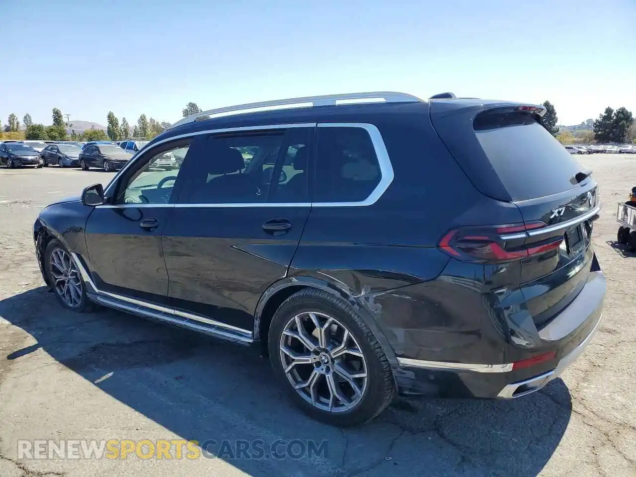 2 Photograph of a damaged car 5UX23EM05P9R60149 BMW X7 2023