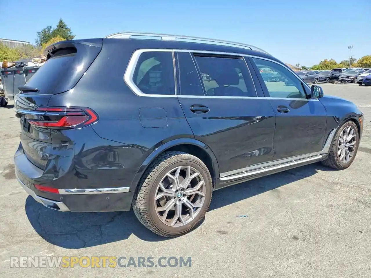3 Photograph of a damaged car 5UX23EM05P9R60149 BMW X7 2023
