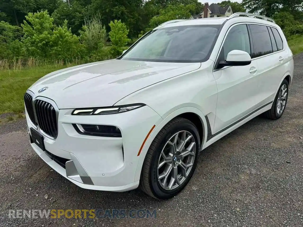 1 Photograph of a damaged car 5UX23EM05P9R82524 BMW X7 2023