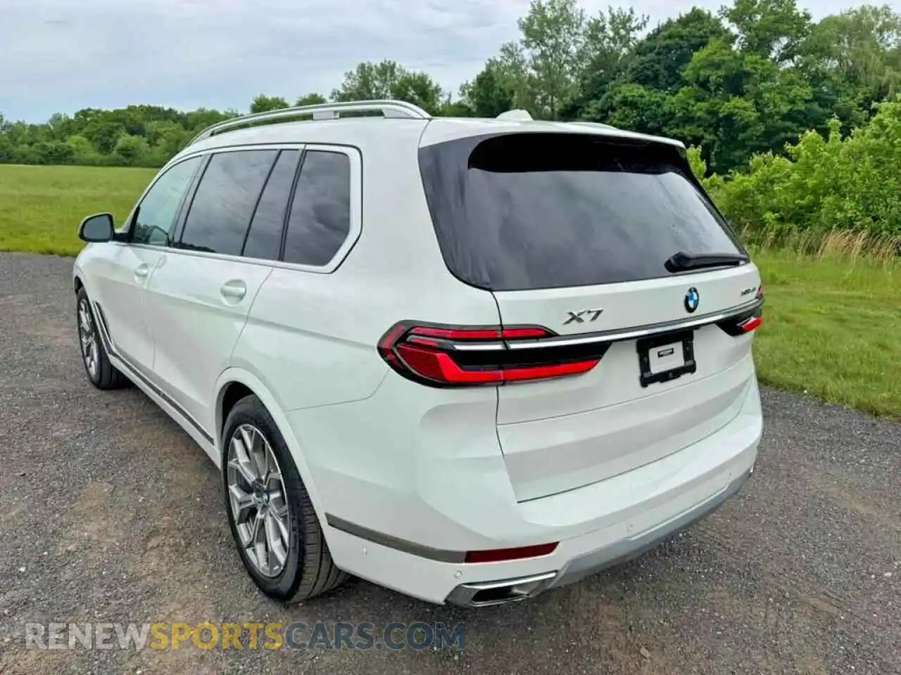 2 Photograph of a damaged car 5UX23EM05P9R82524 BMW X7 2023