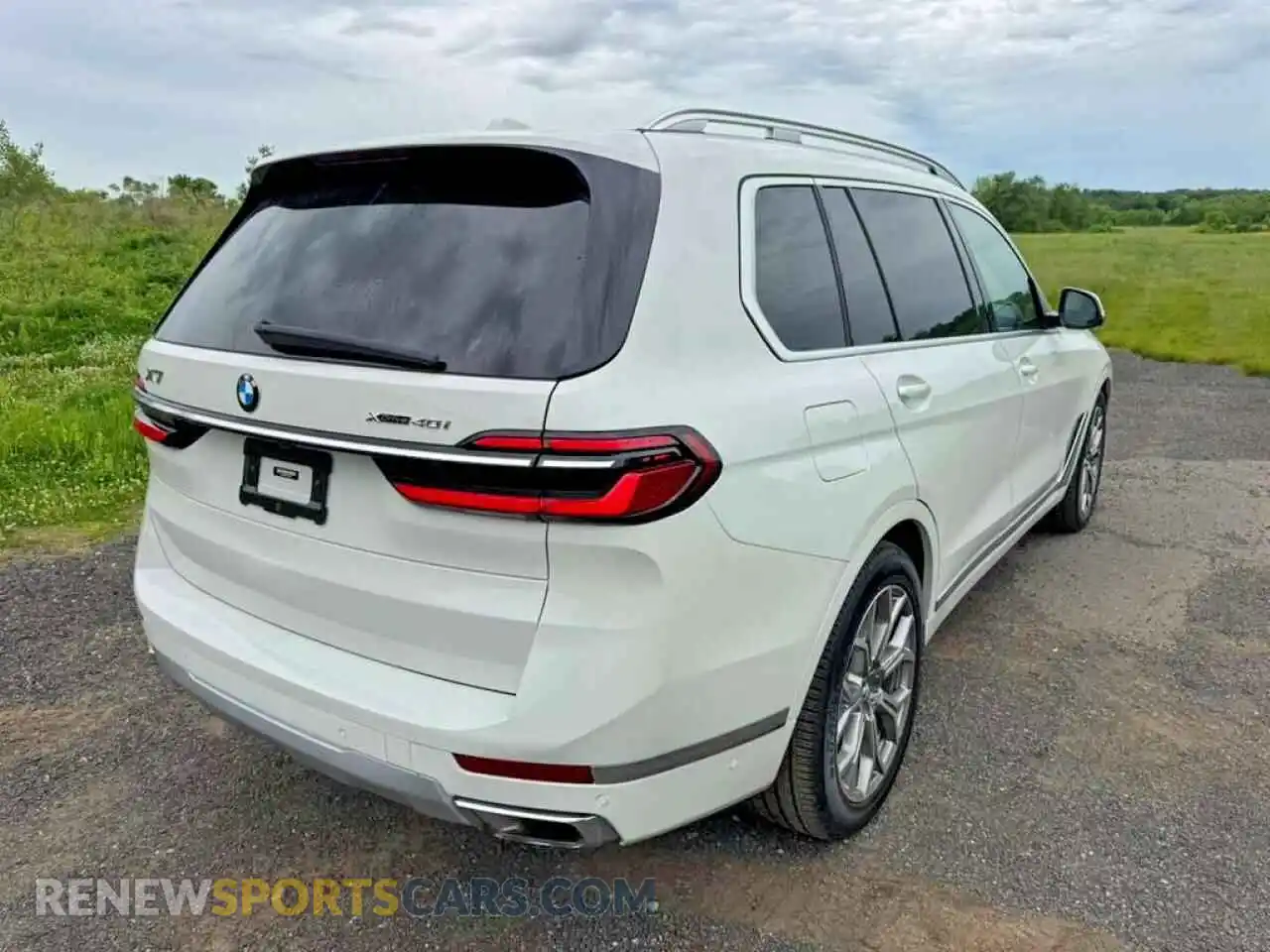3 Photograph of a damaged car 5UX23EM05P9R82524 BMW X7 2023